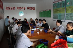 前沿咨詢下基層 農(nóng)業(yè)部專家在浙江仙居搭建農(nóng)產(chǎn)品質(zhì)量安全服務(wù)示范區(qū)